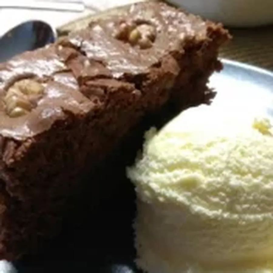 Brownie con helado